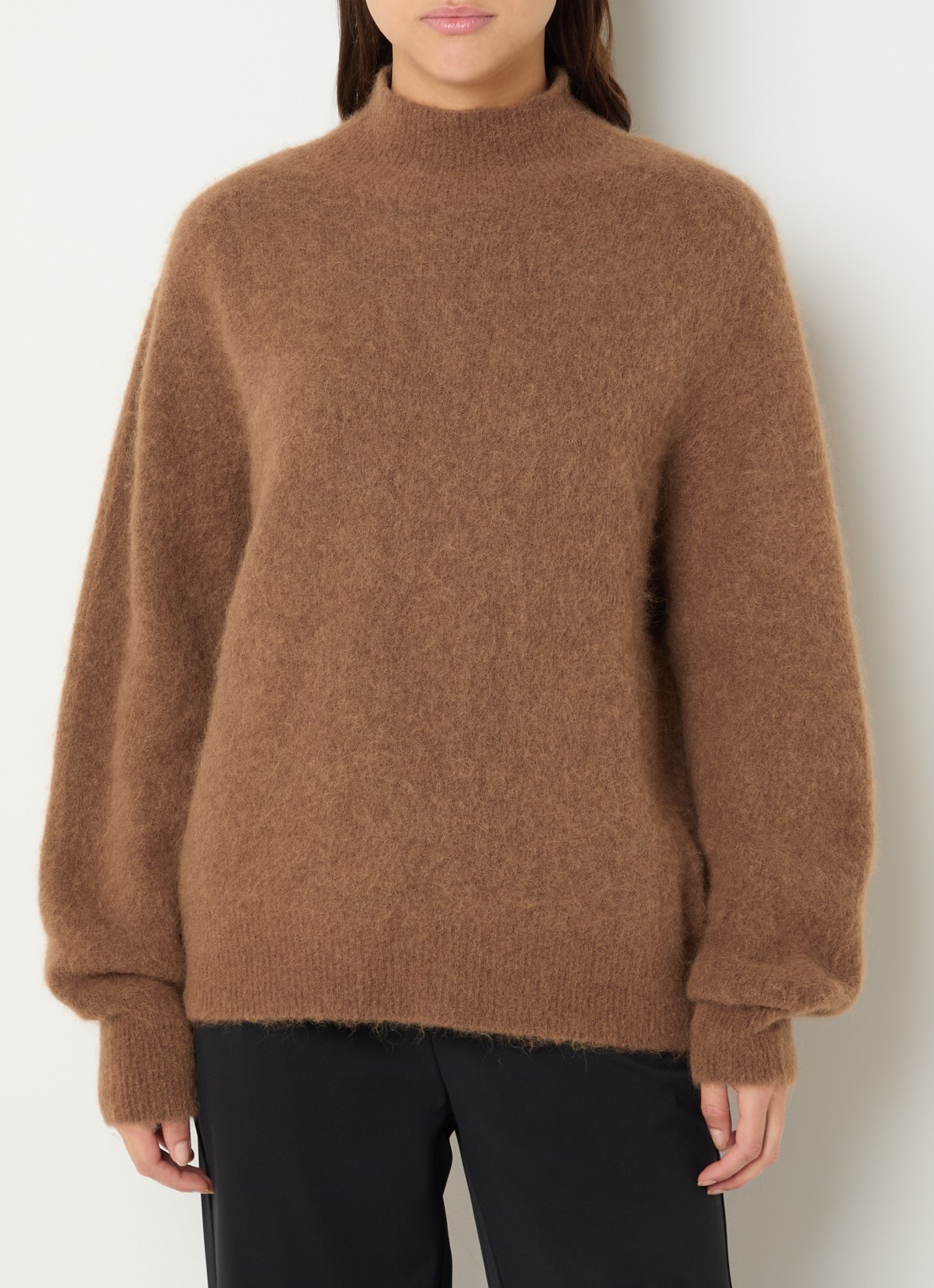 Expresso Fijngebreide trui in alpaca wolblend met opstaande kraag - detail 4 camel