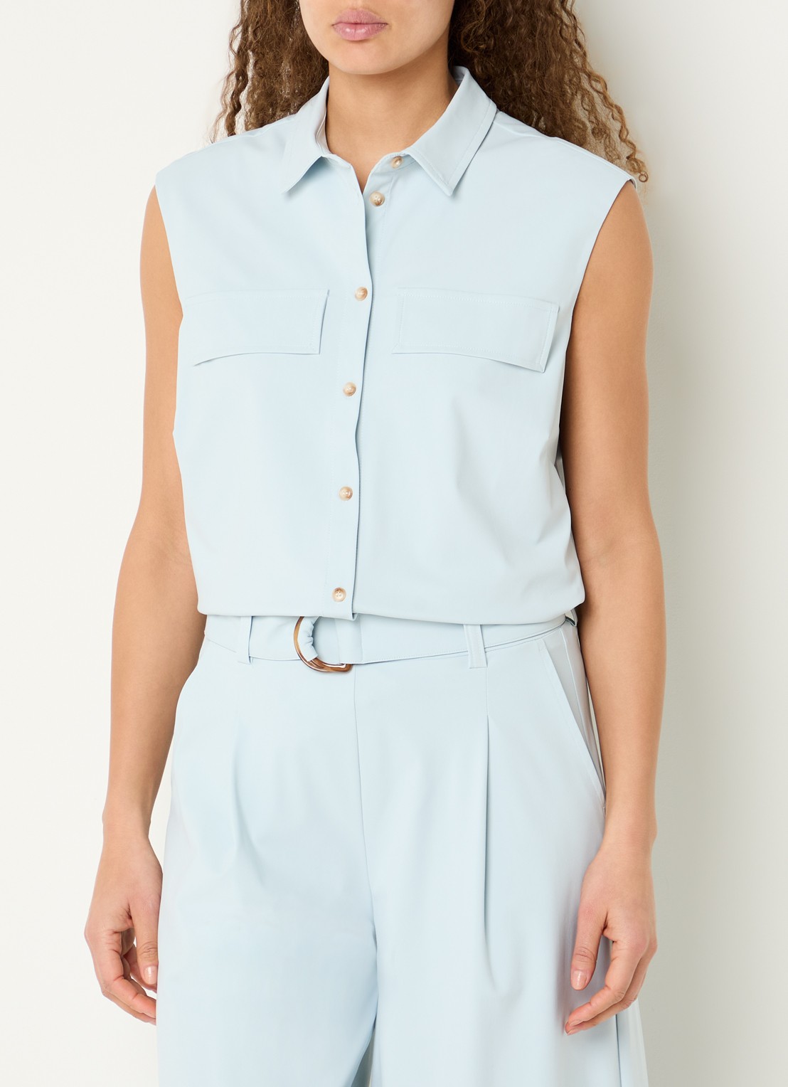 Expresso Mouwloze blouse  - detail lichtblauw