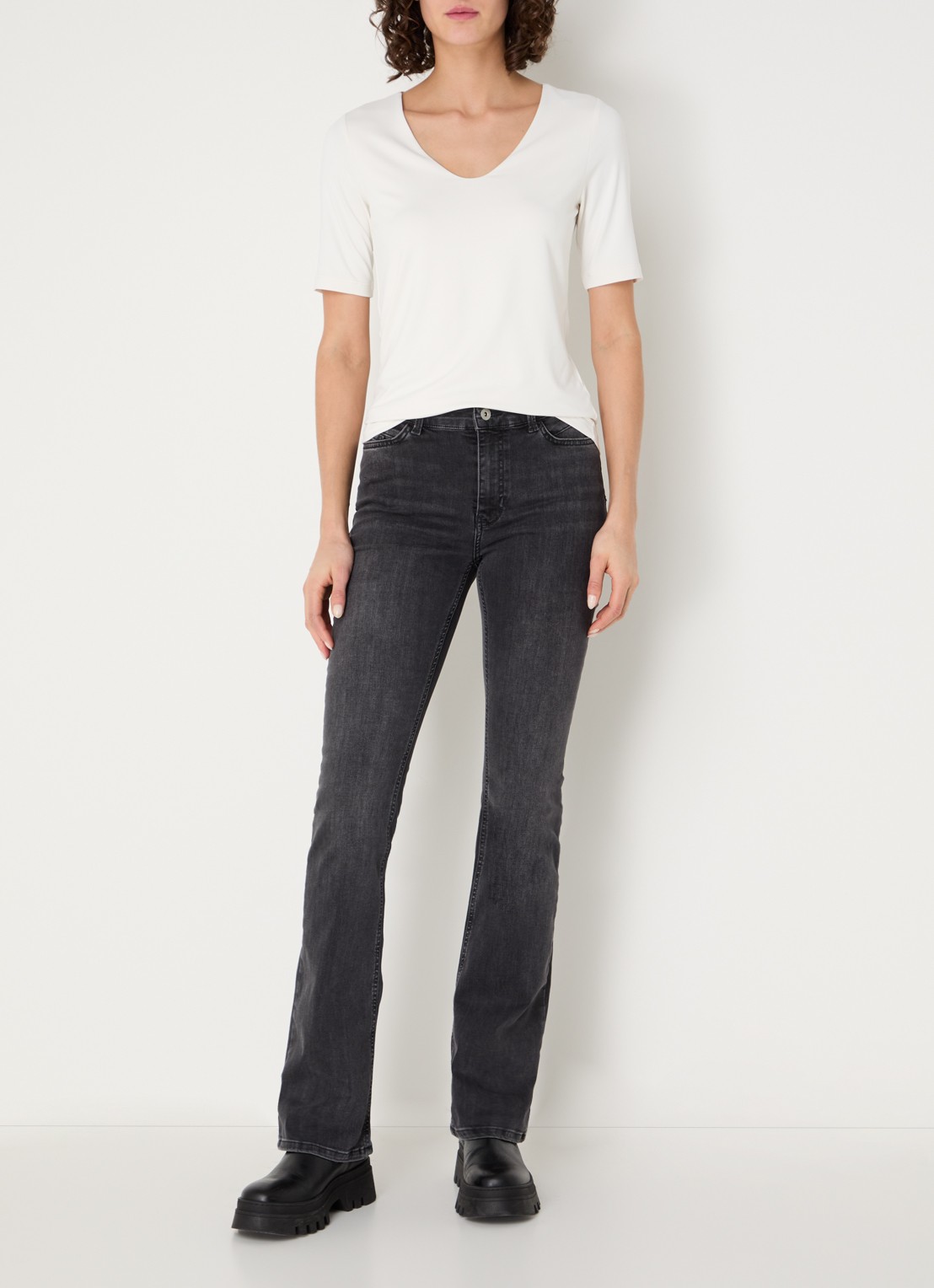 Expresso Noos T-shirt met V-hals - voorkant 4 vanillegeel