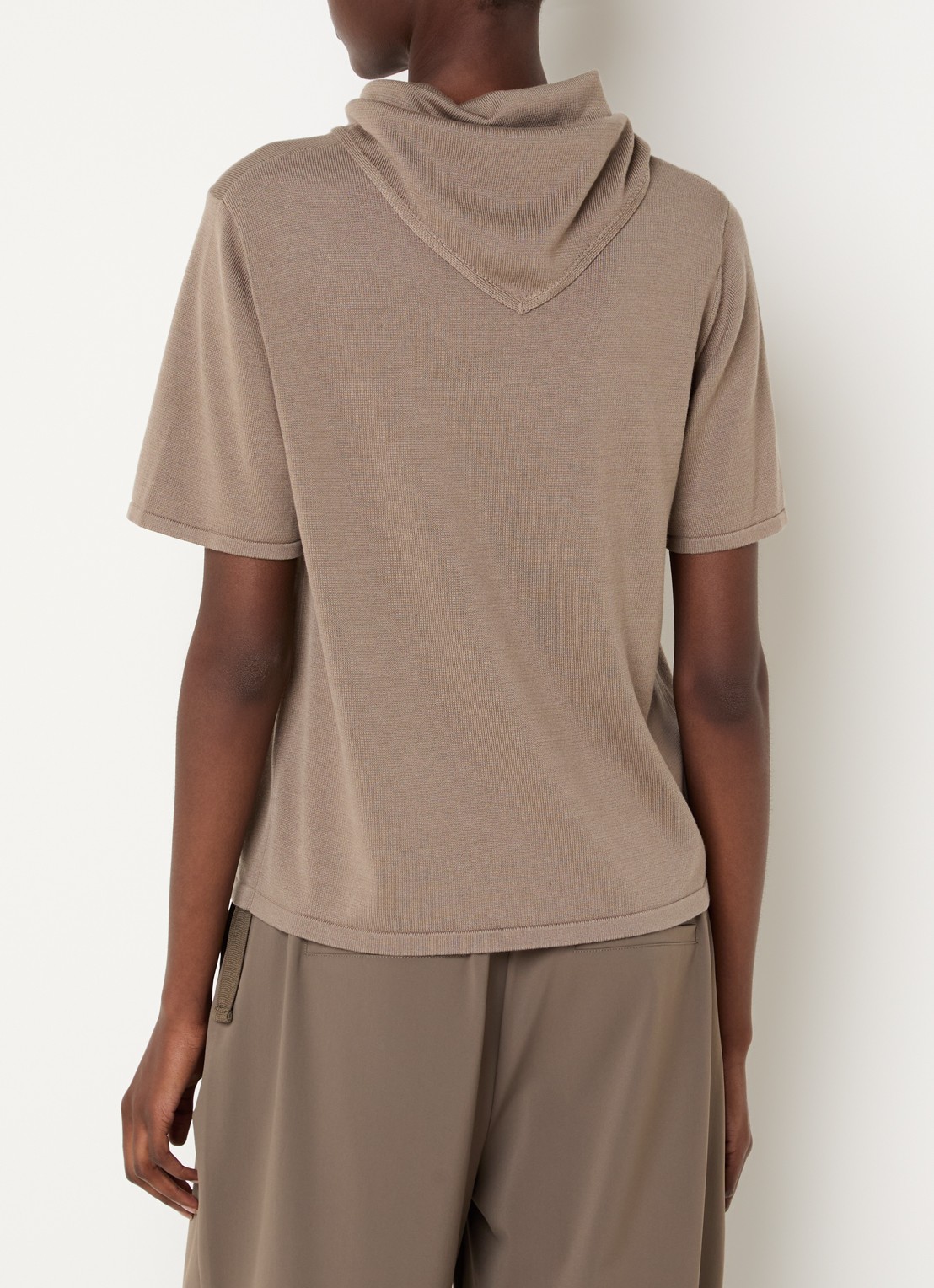 Expresso T-shirt met sjaalkraag - achterkant zand