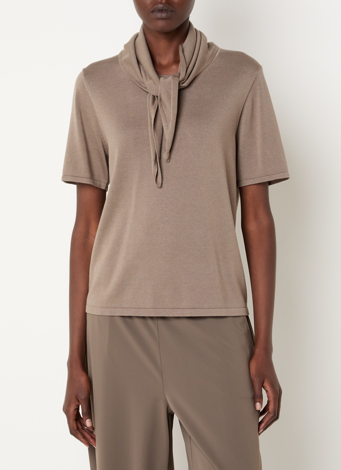 Expresso T-shirt met sjaalkraag - detail 4 zand