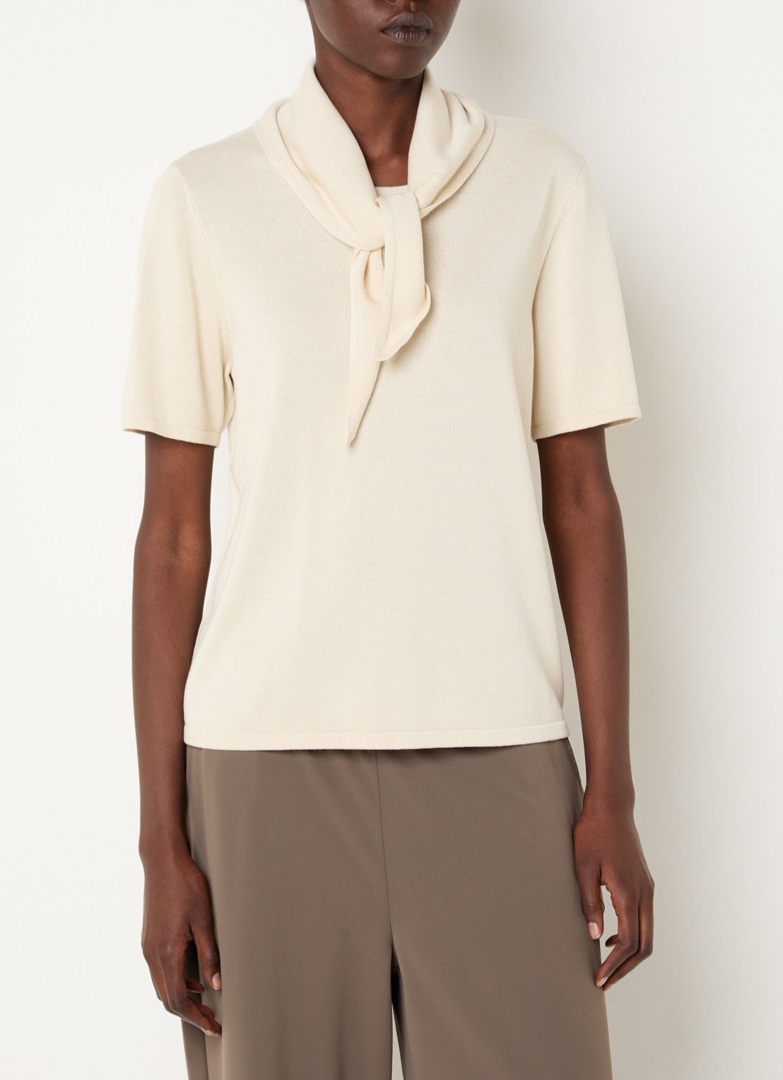 Expresso T-shirt met sjaalkraag - detail vanillegeel