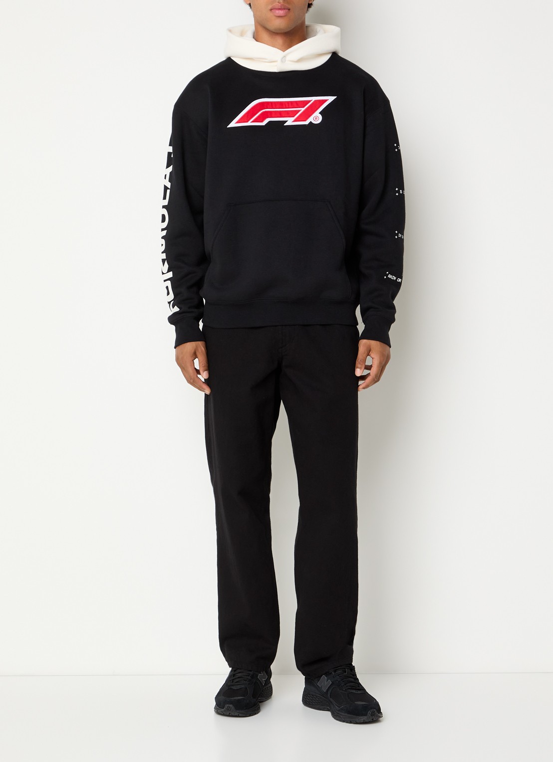 F1 All Hands hoodie met logoborduring - voorkant 3 zwart