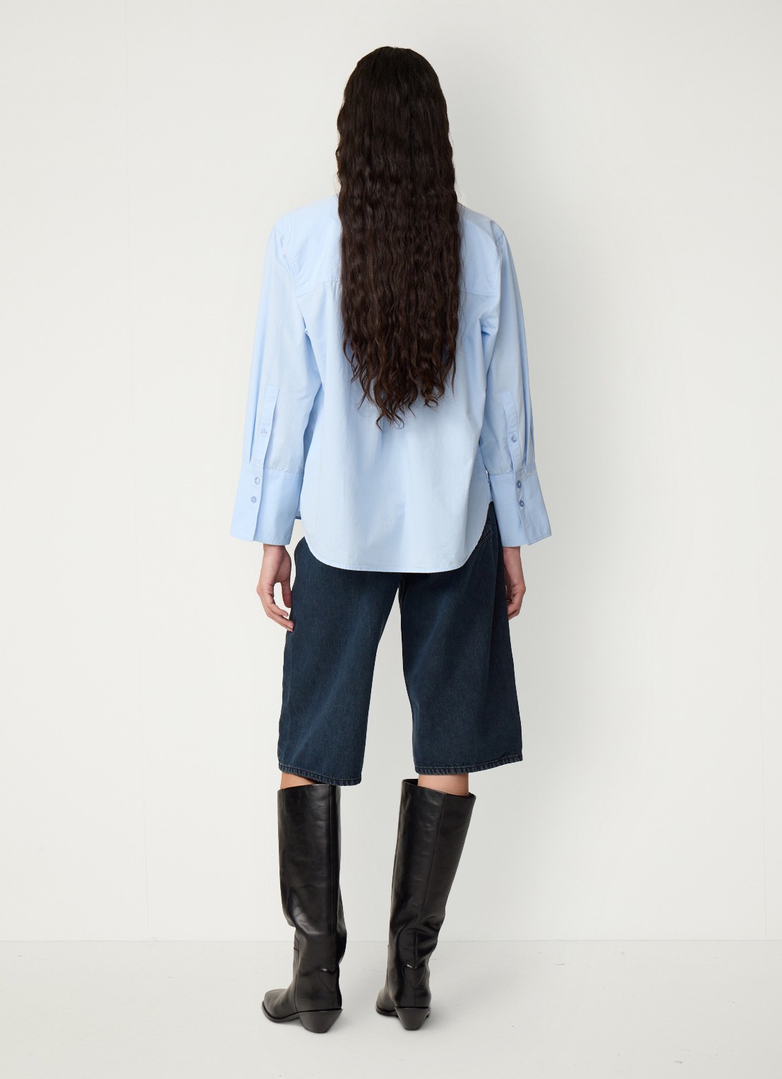 Fabienne Chapot Alex blouse met bloemenapplicaties - achterkant 7 lichtblauw