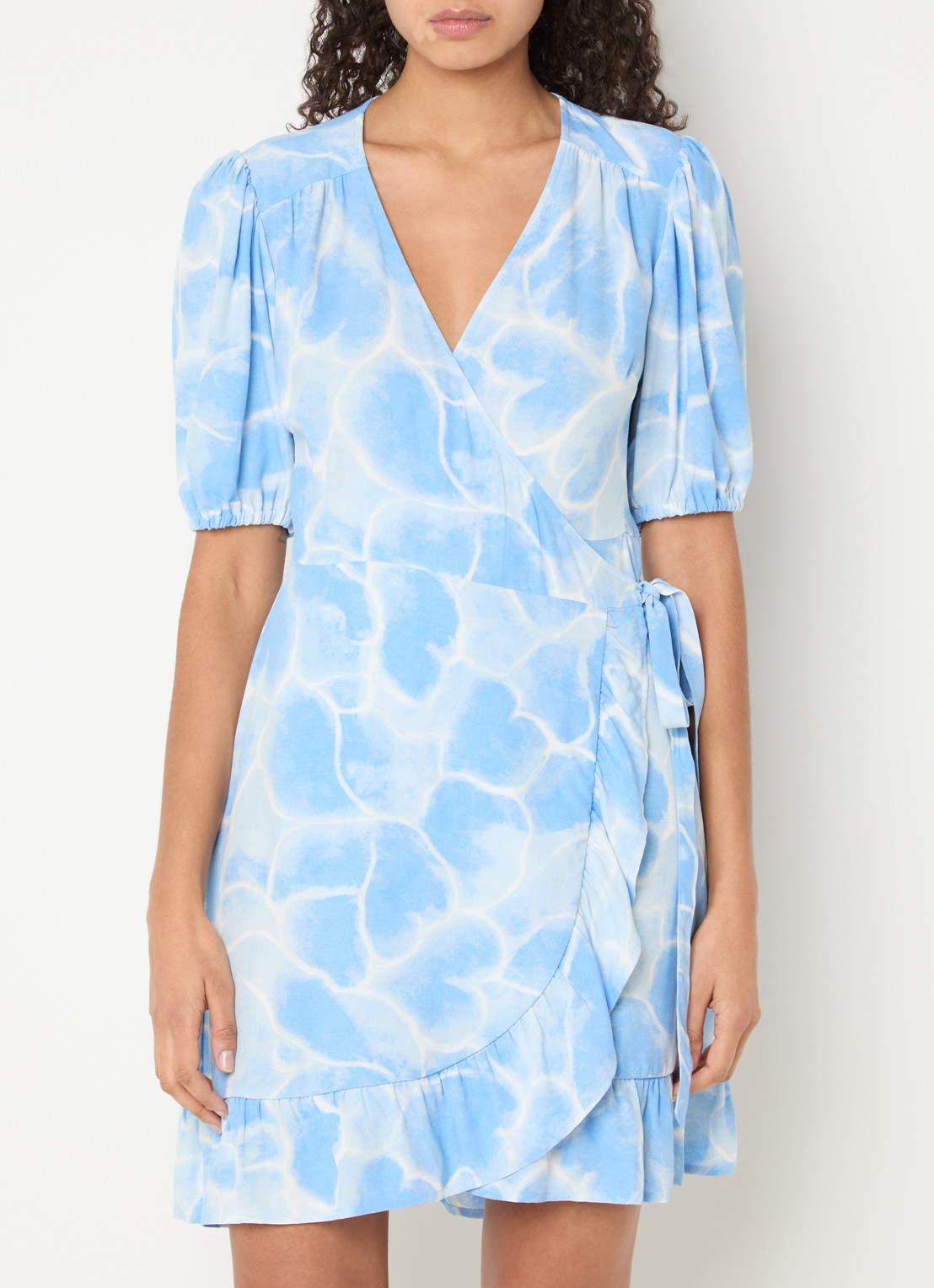 Fabienne Chapot Ariel mini tuniekjurk met print en strikceintuur - detail 2 lichtblauw