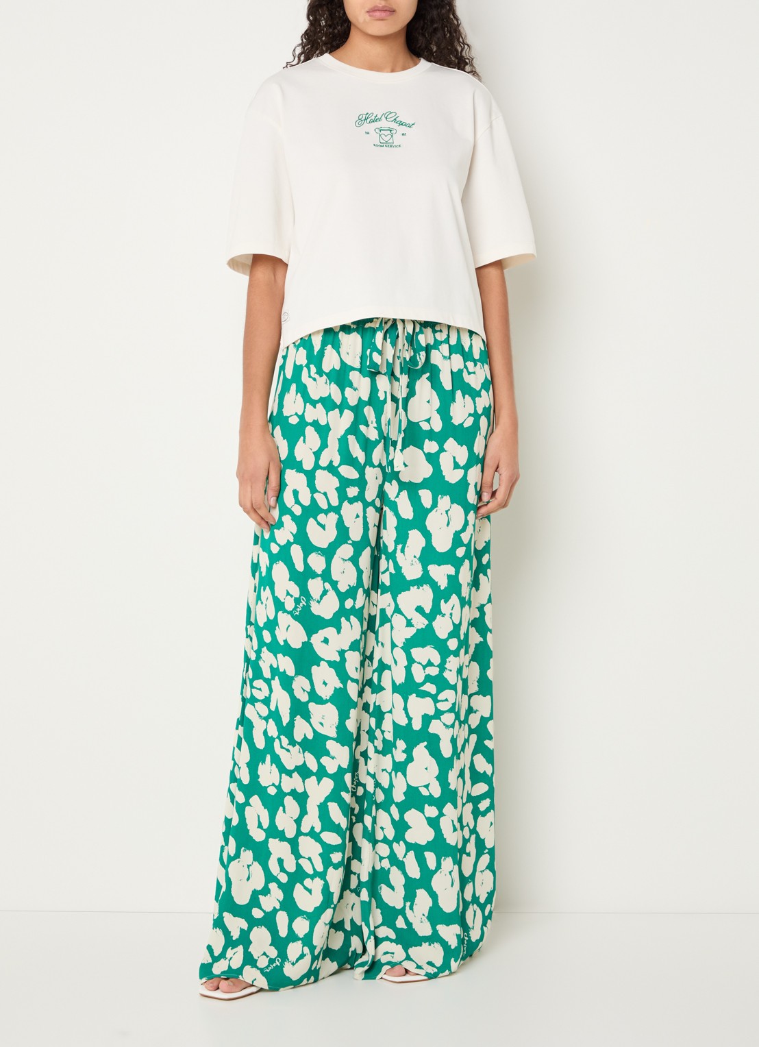 Fabienne Chapot Benja T-shirt met print - voorkant 3 gebroken wit