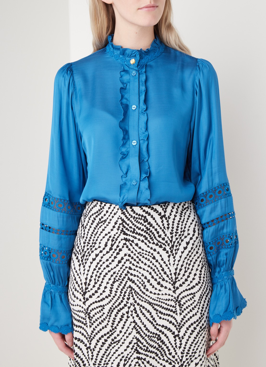 Fabienne Chapot Boho blouse met ruches en broderie - detail petrolgroen