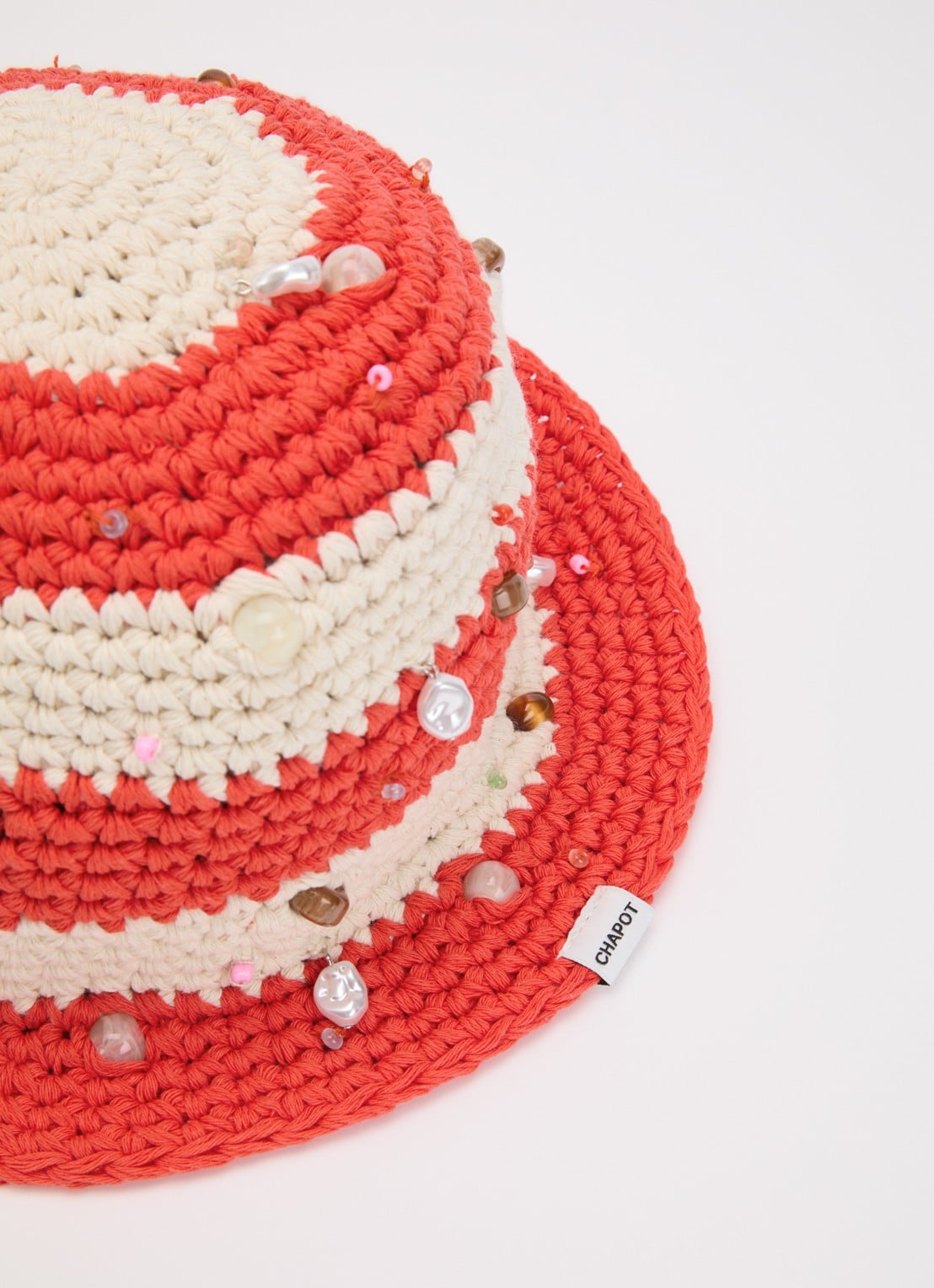 Fabienne Chapot Camilo grofgebreide bucket hoed met bedels - detail oranje