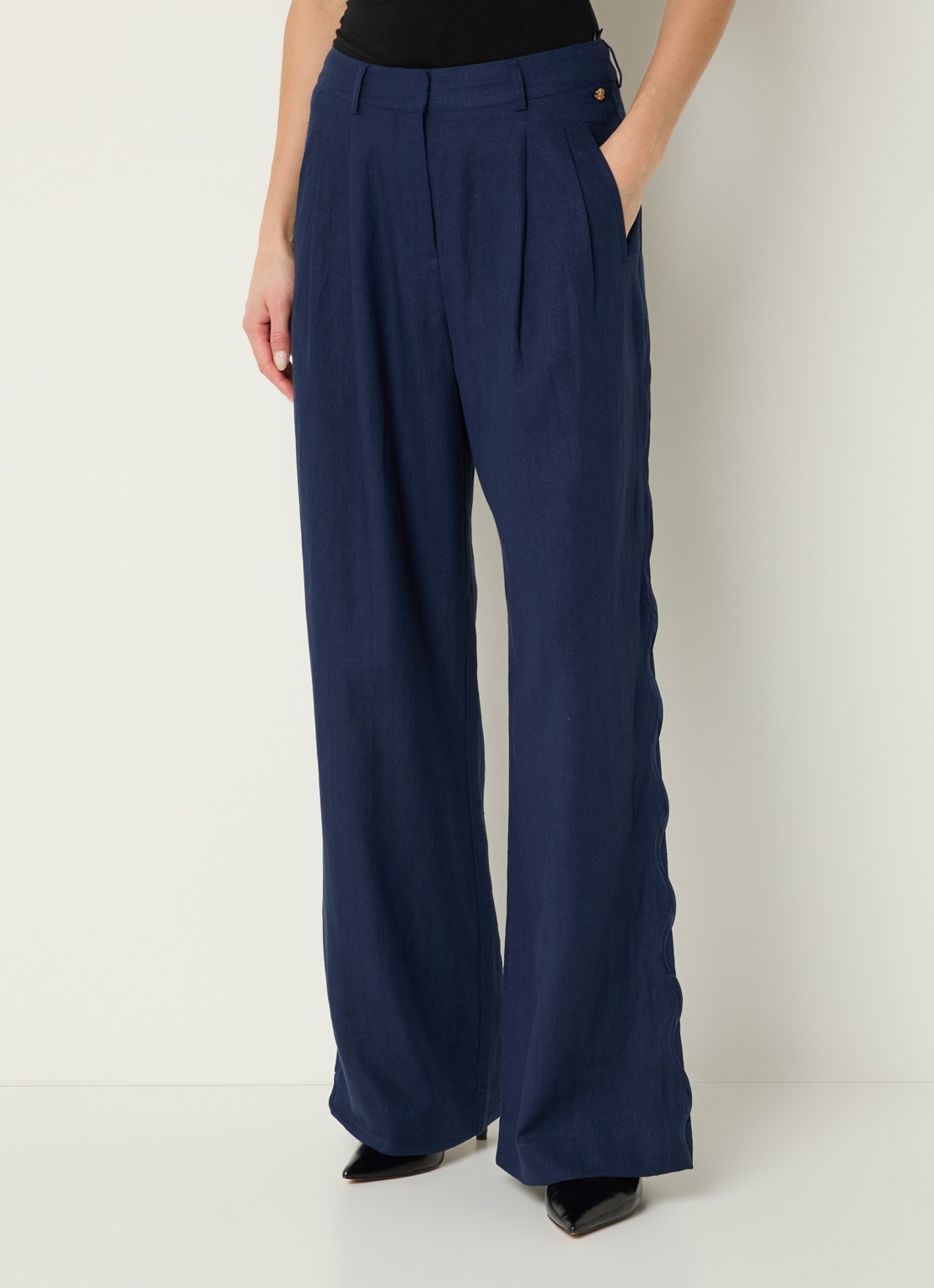 Fabienne Chapot Carlie high waist wide fit broek in linnenblend met plooidetail - detail 2 donkerblauw