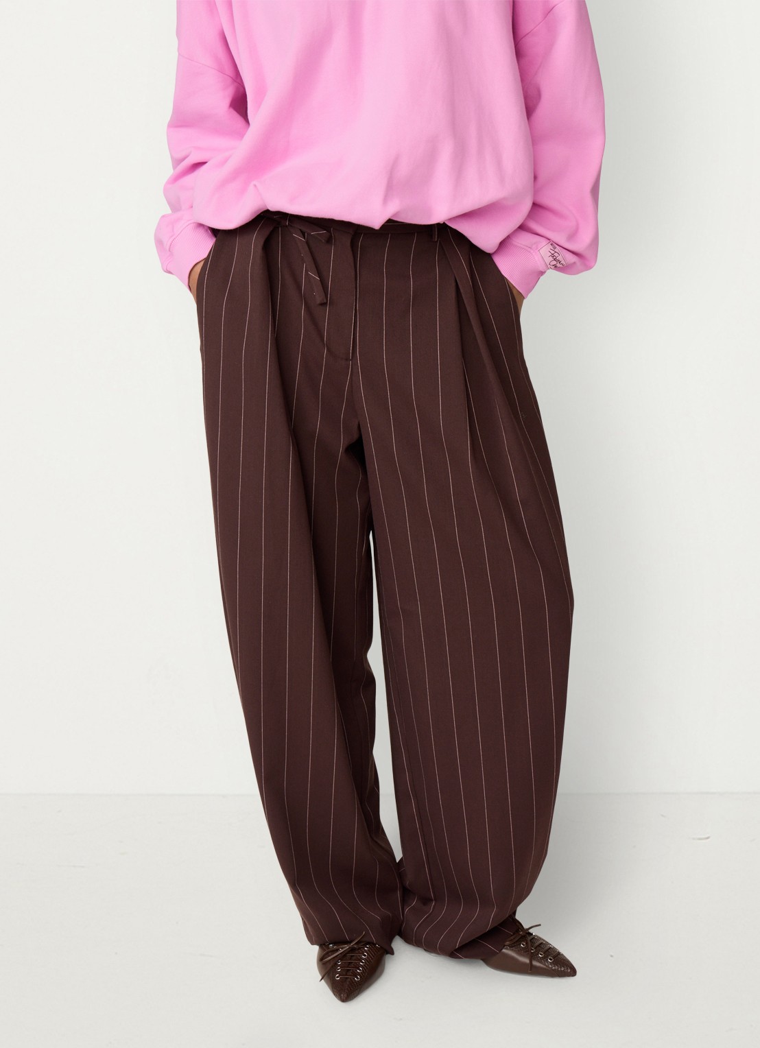Fabienne Chapot Charlot high waist balloon fit pantalon met streepprint - detail 2 bruin