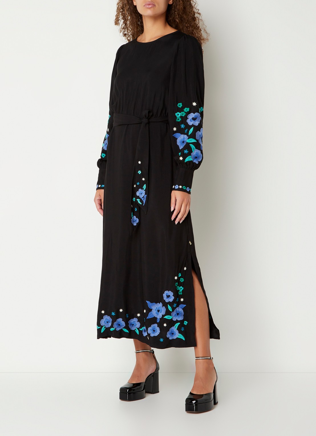 Fabienne Chapot Daria midi jurk met borduring en rugdecolleté • Zwart ...