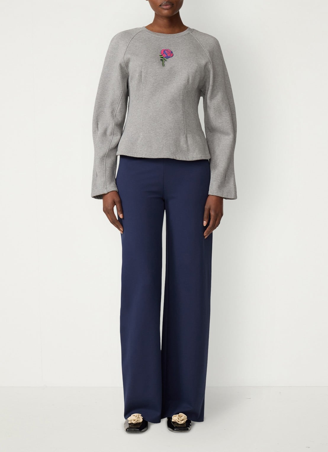 Fabienne Chapot Dhelia Rose sweater met kralendecoratie  - voorkant 4 grijs