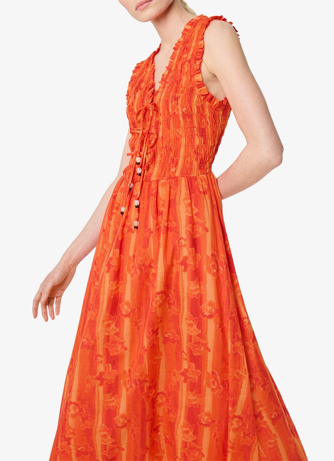 Fabienne Chapot Elou maxi jurk met smockwerk en print - detail 4 oranje