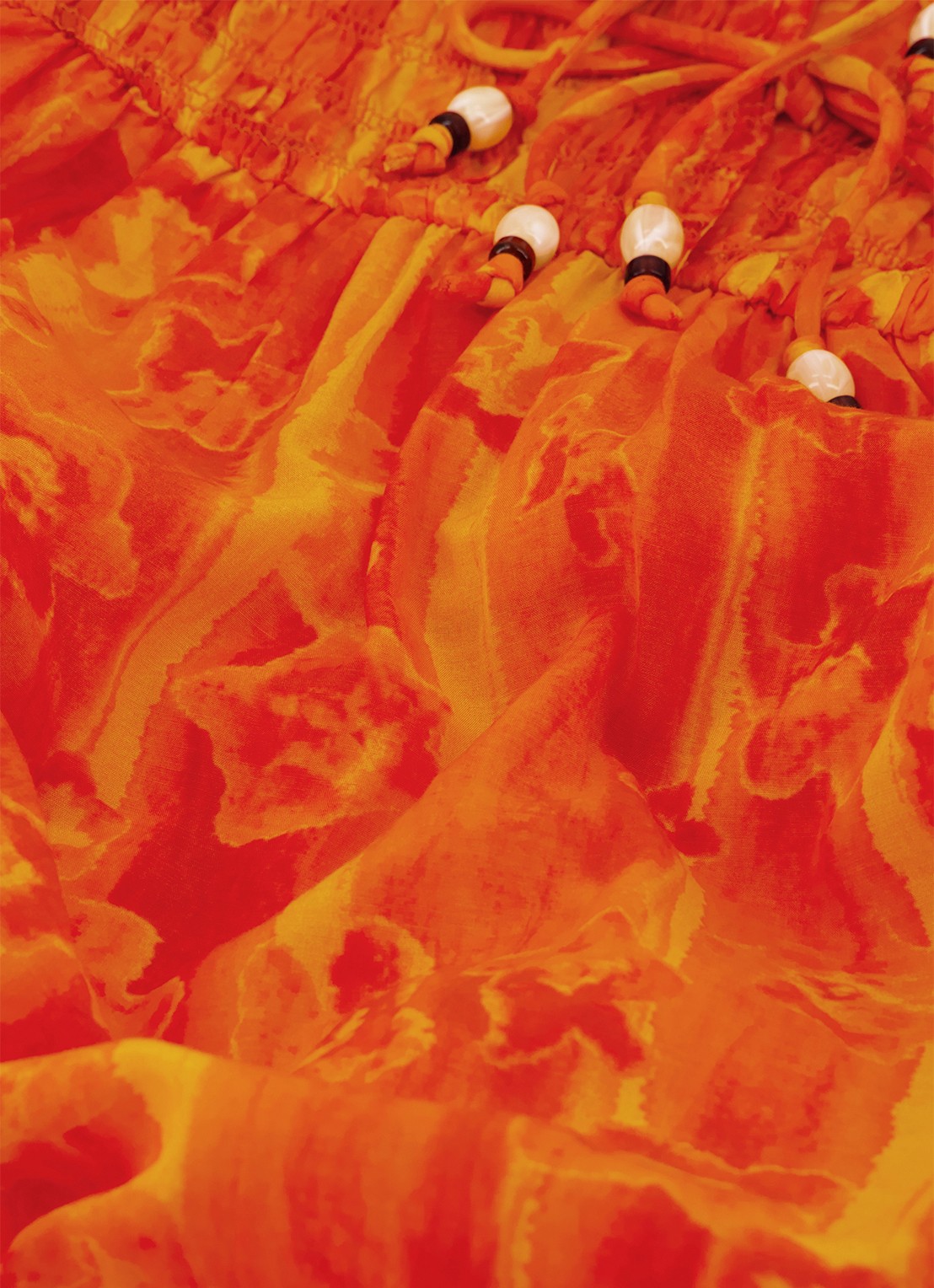 Fabienne Chapot Elou maxi jurk met smockwerk en print - detail 5 oranje