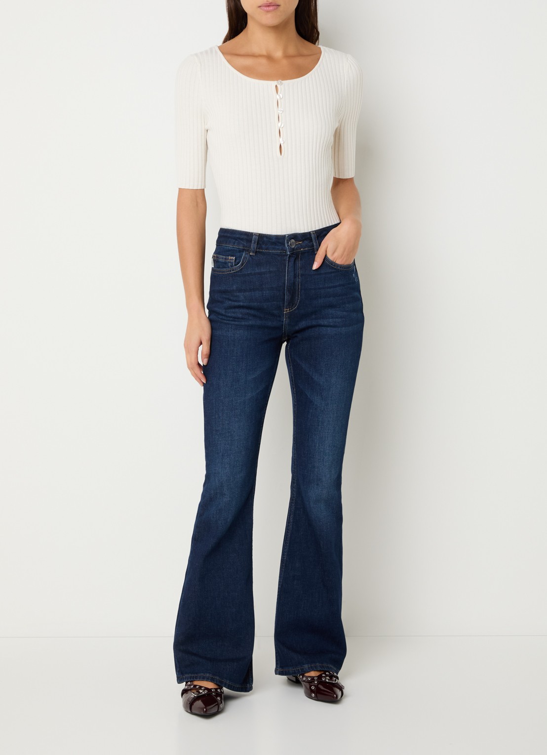 Fabienne Chapot Eva mid waist flared jeans met donkere wassing - voorkant 2 indigo