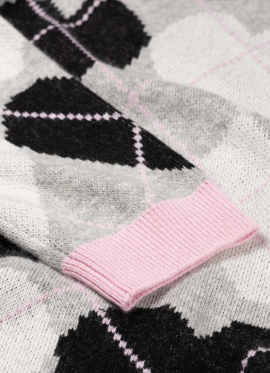 Fabienne Chapot Jamie pullover in kasjmierblend met ruitdessin en hartjesprint - detail 2 grijsmele