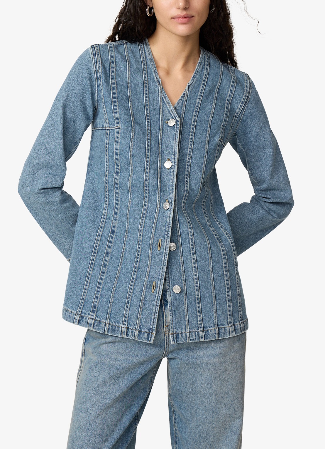 Fabienne Chapot Phielix jack van denim met V-hals - detail indigo