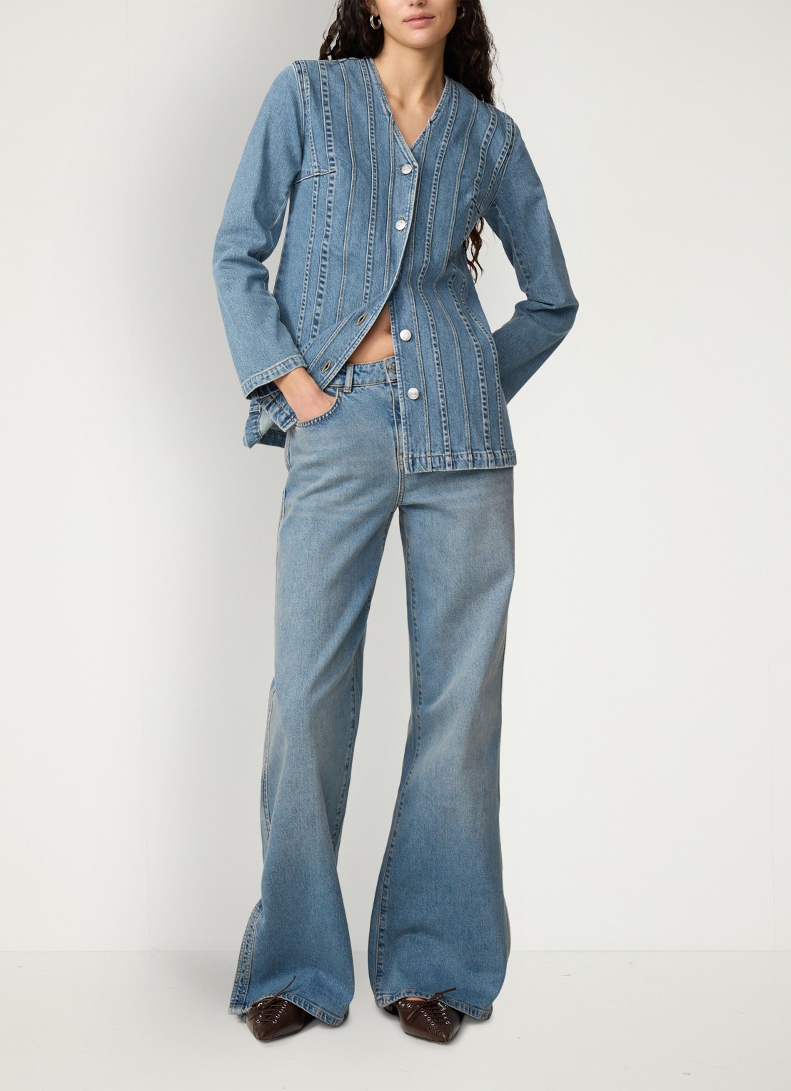 Fabienne Chapot Phielix jack van denim met V-hals - voorkant 3 indigo