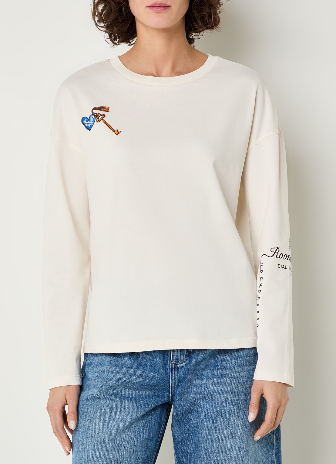 Fabienne Chapot Phileine longsleeve met logo- en backprint - achterkant gebroken wit