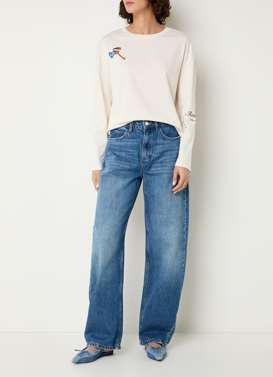 Fabienne Chapot Phileine longsleeve met logo- en backprint - voorkant 3 gebroken wit