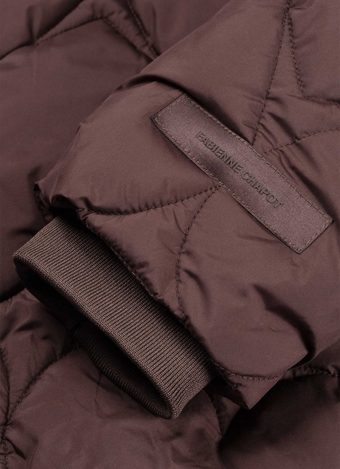 Fabienne Chapot Prisca puffer jack met capuchon en steekzakken - detail 3 chocoladebruin