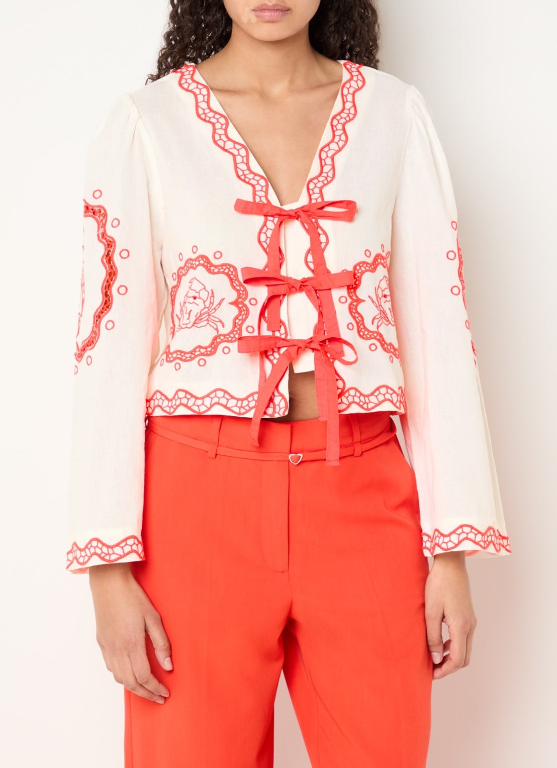 Fabienne Chapot Serviette tuniek met borduring  - detail gebroken wit