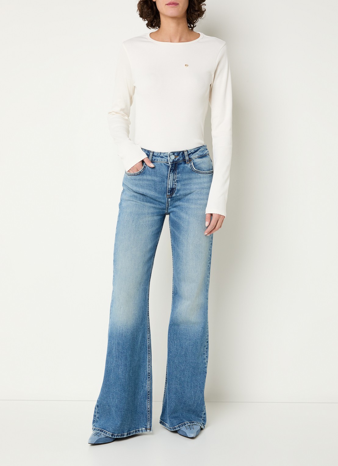 Fabienne Chapot Vic high waist flared jeans met medium wassing - voorkant 3 indigo