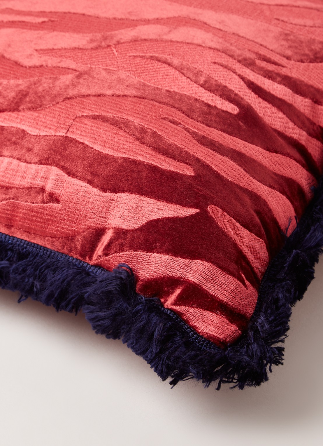 Fabienne Chapot Zebra Stripes sierkussen 40 x 40 cm - detail 3 roze