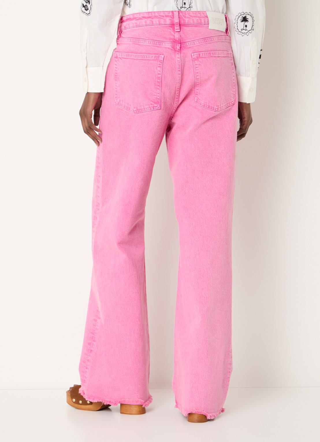 Fabienne Chapot Zoe loose fit boyfriend jeans met gekleurde wassing - achterkant 3 donkerroze