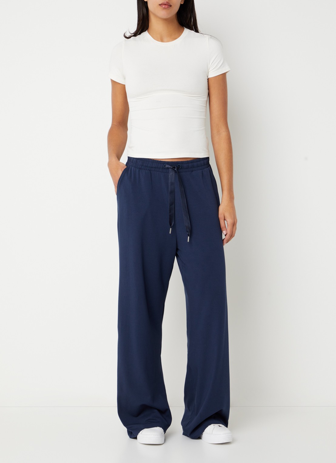 Falke Leisure high waist wide fit broek met steekzakken - voorkant 3 royalblauw