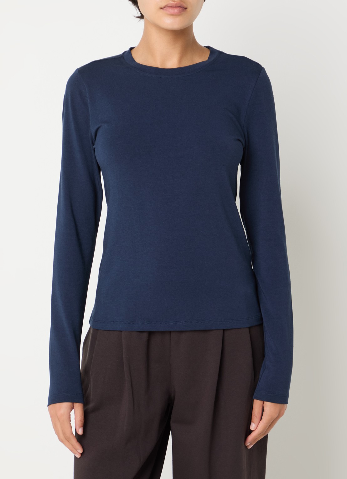 Falke Leisure longsleeve met ronde hals - detail donkerblauw