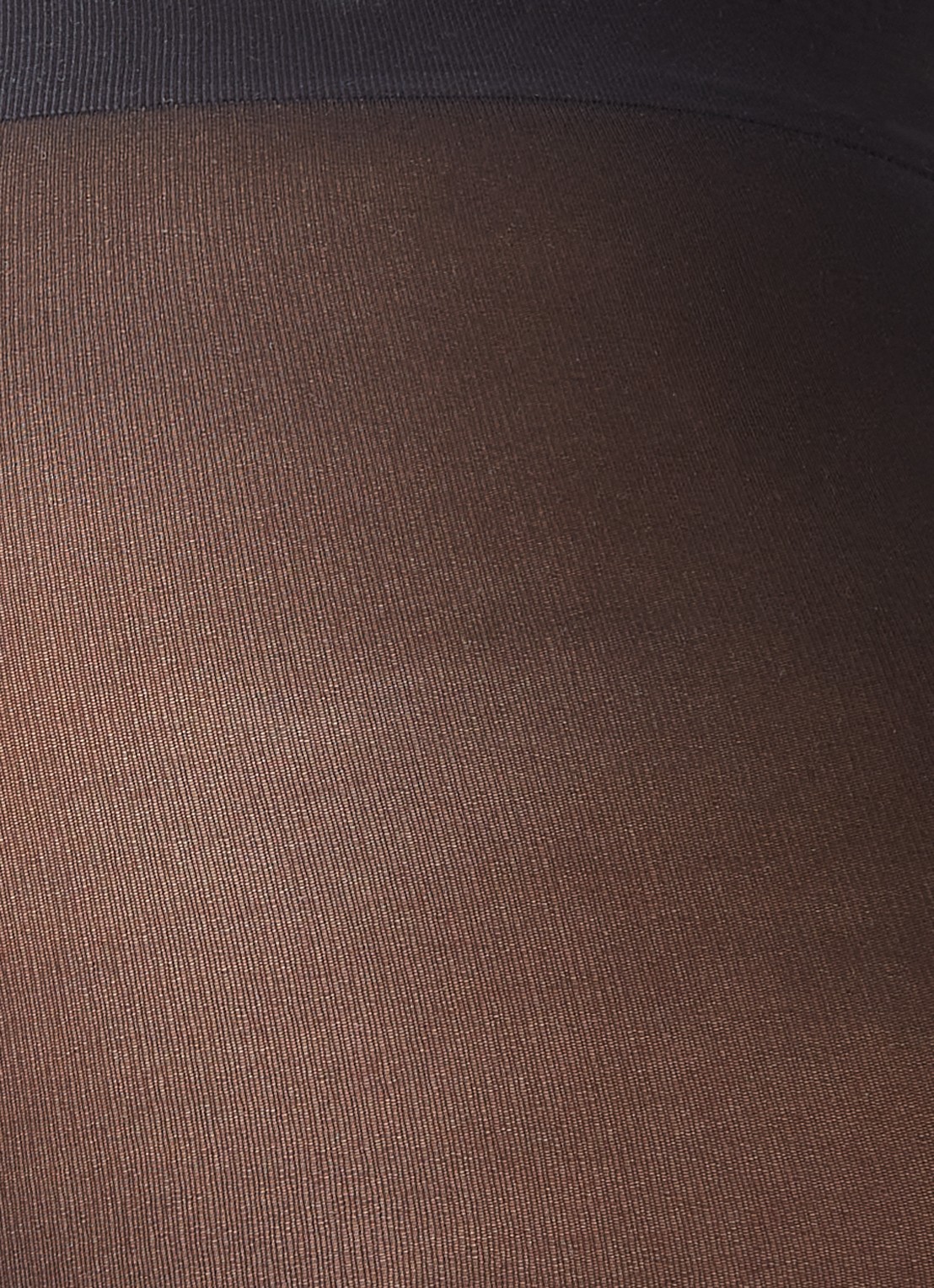 Falke Matt Deluxe panty in 30 denier  - detail zwart