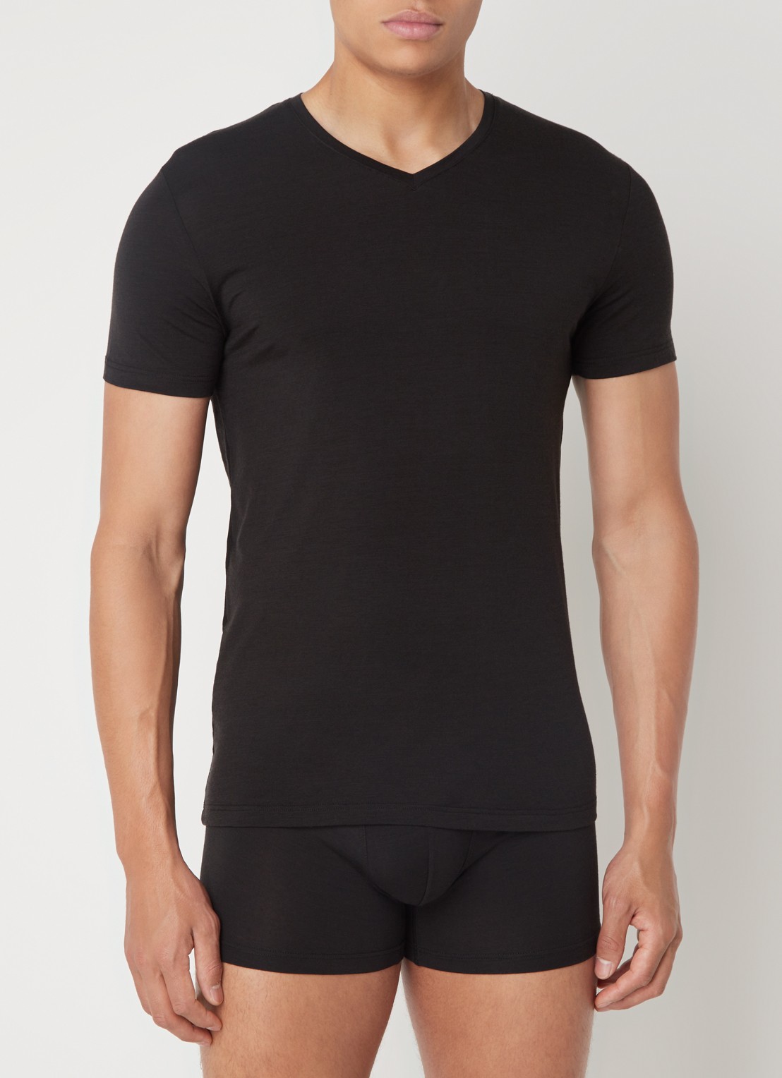 Falke T-shirt in wolblend met V-hals - detail 2 zwart