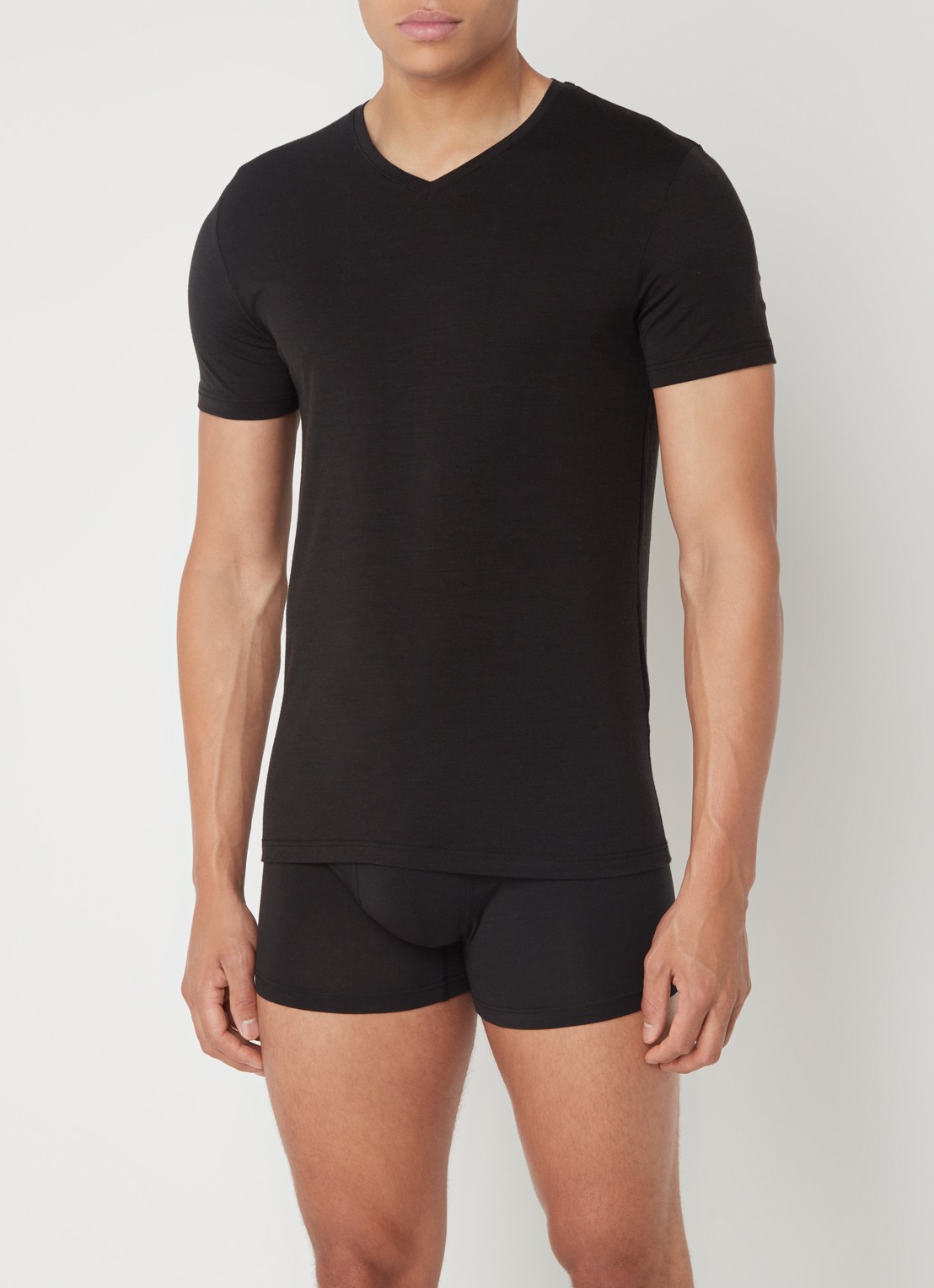 Falke T-shirt in wolblend met V-hals - voorkant 4 zwart