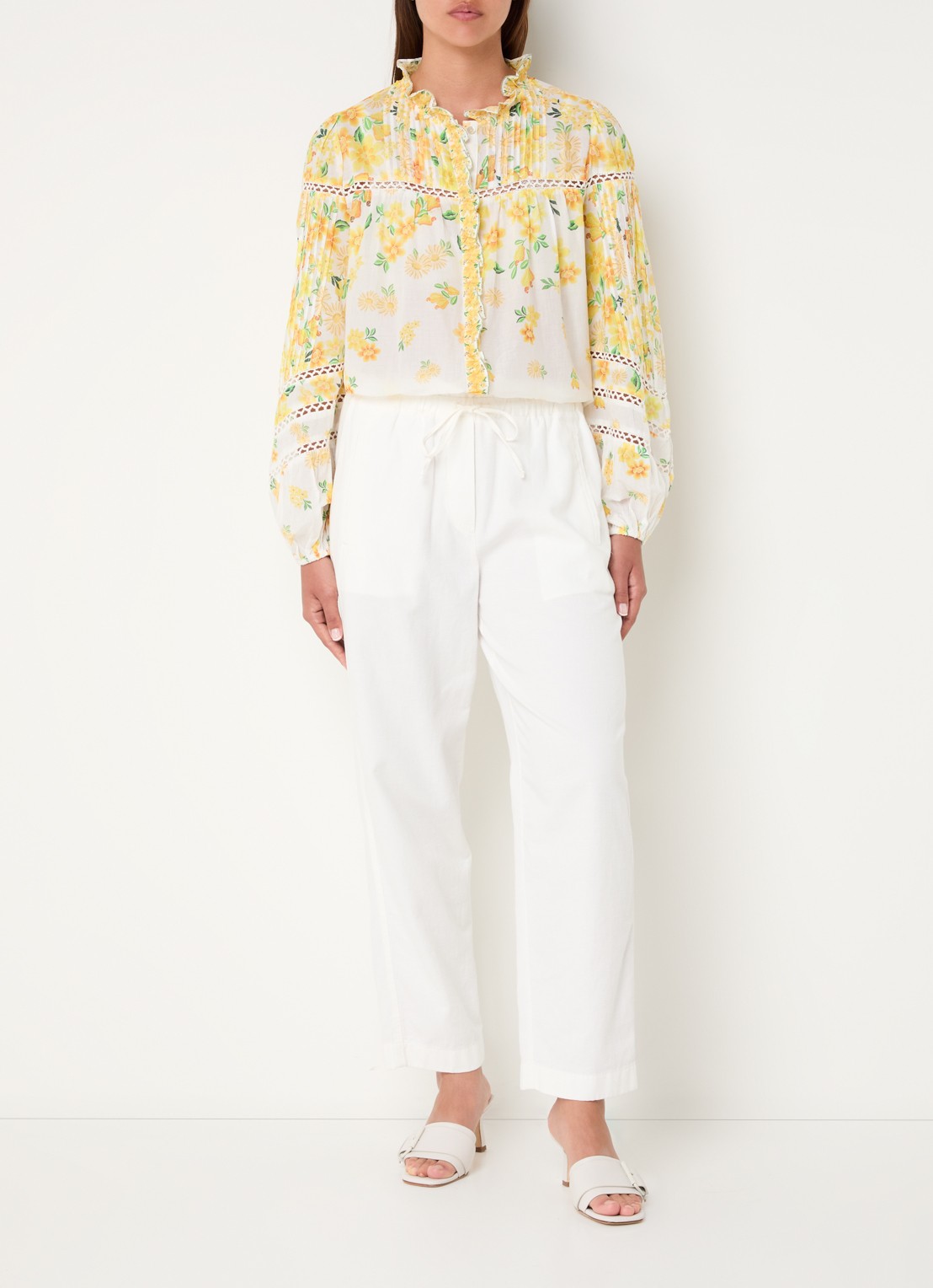 Farm Rio Azaleia blouse met bloemenprint en opengewerkt detail - voorkant 2 geel