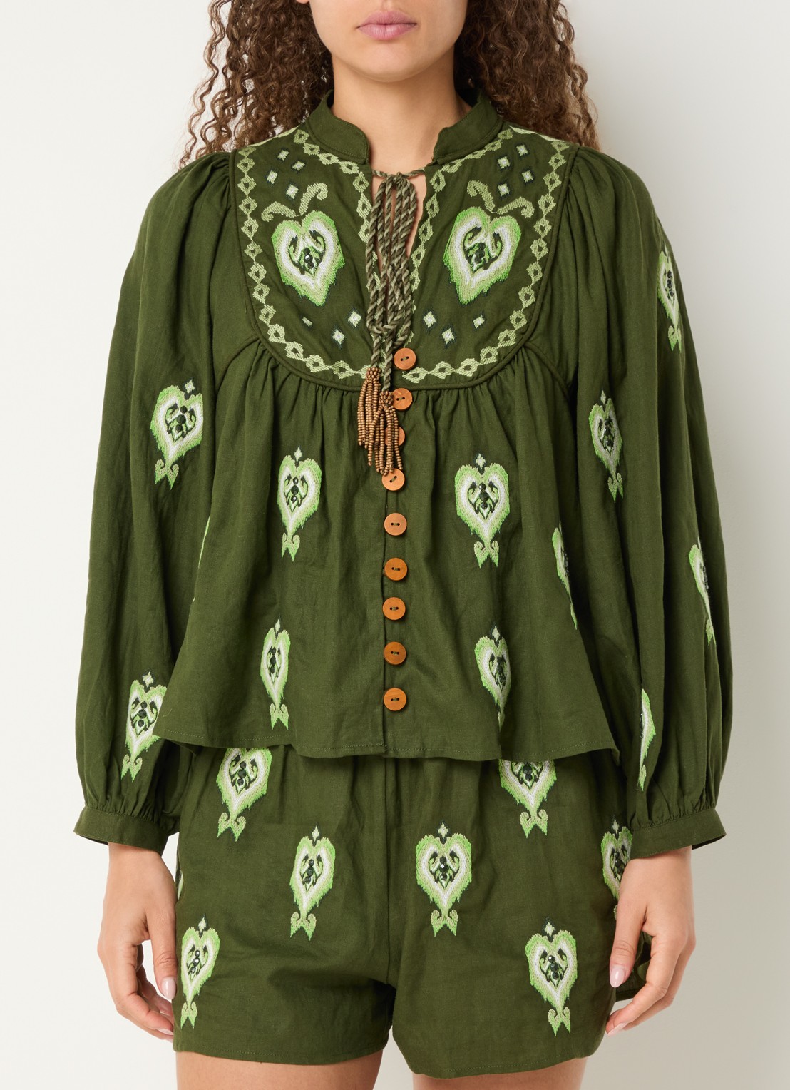 Farm Rio Blouse in linnenblend met borduring - detail 4 legergroen