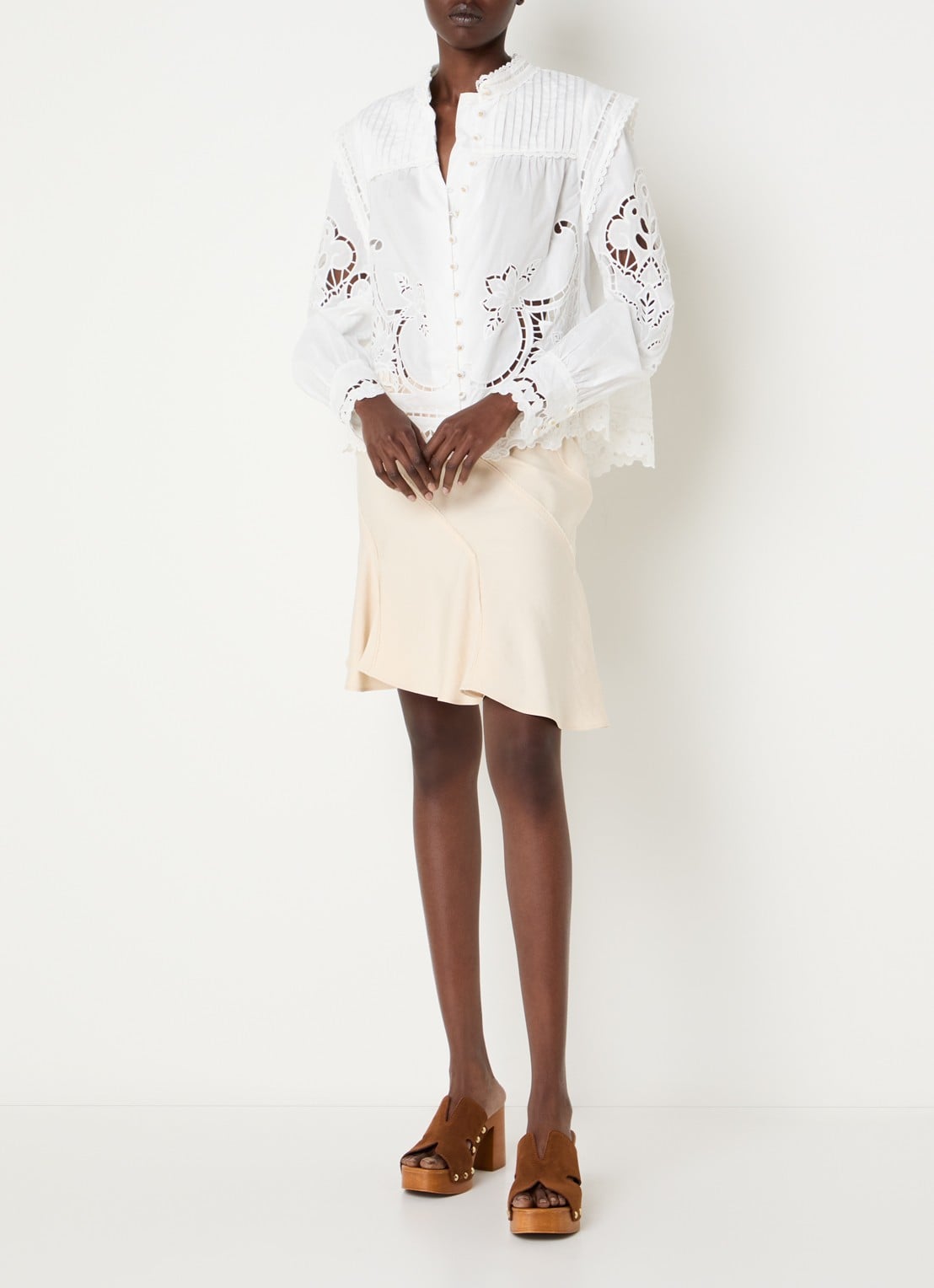 Farm Rio Blouse met broderie en plooidetail - voorkant 3 gebroken wit