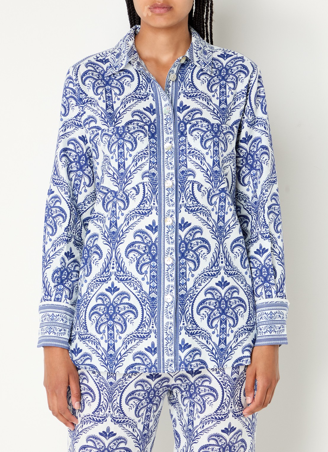 Farm Rio Blue Tropical blouse in linnenblend met paisley dessin - detail 4 kobaltblauw
