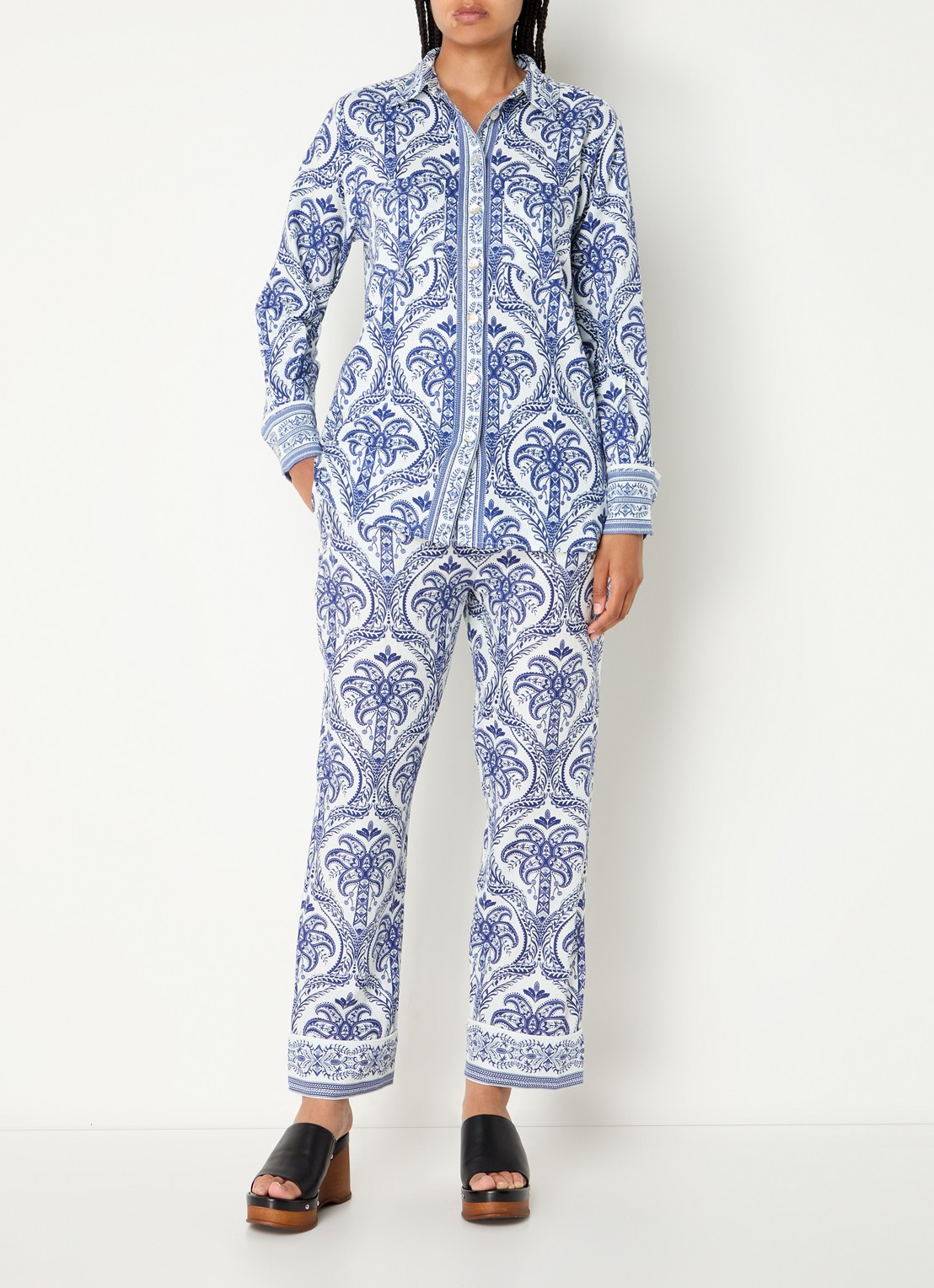 Farm Rio Blue Tropical mid waist straight fit cropped broek in linnenblend met paisley dessin - voorkant 2 kobaltblauw