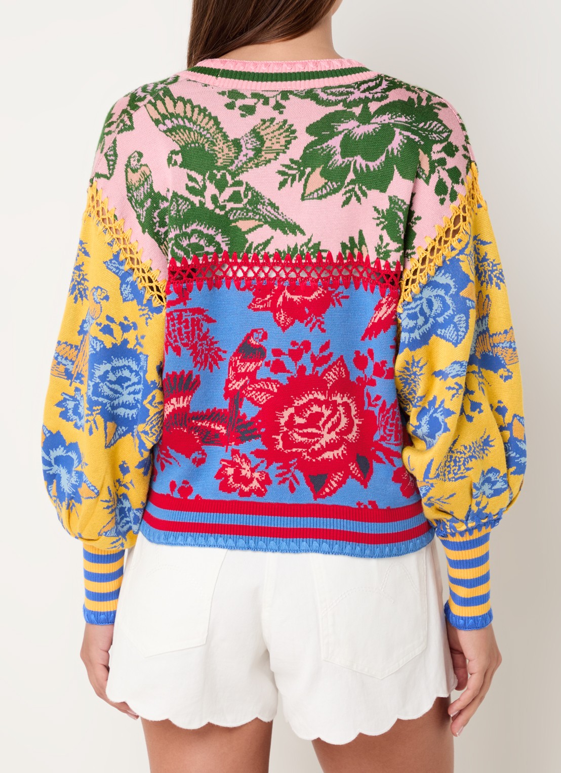 Farm Rio Fijngebreid vest met bloemenprint en opengewerkt detail - achterkant roze
