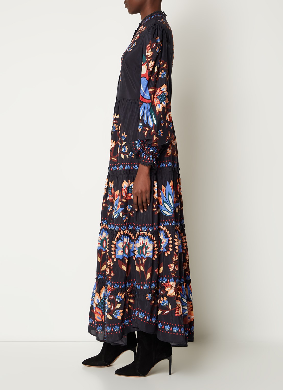 Farm Rio Garden maxi blousejurk met pofmouw en bloemenprint - voorkant 3 zwart
