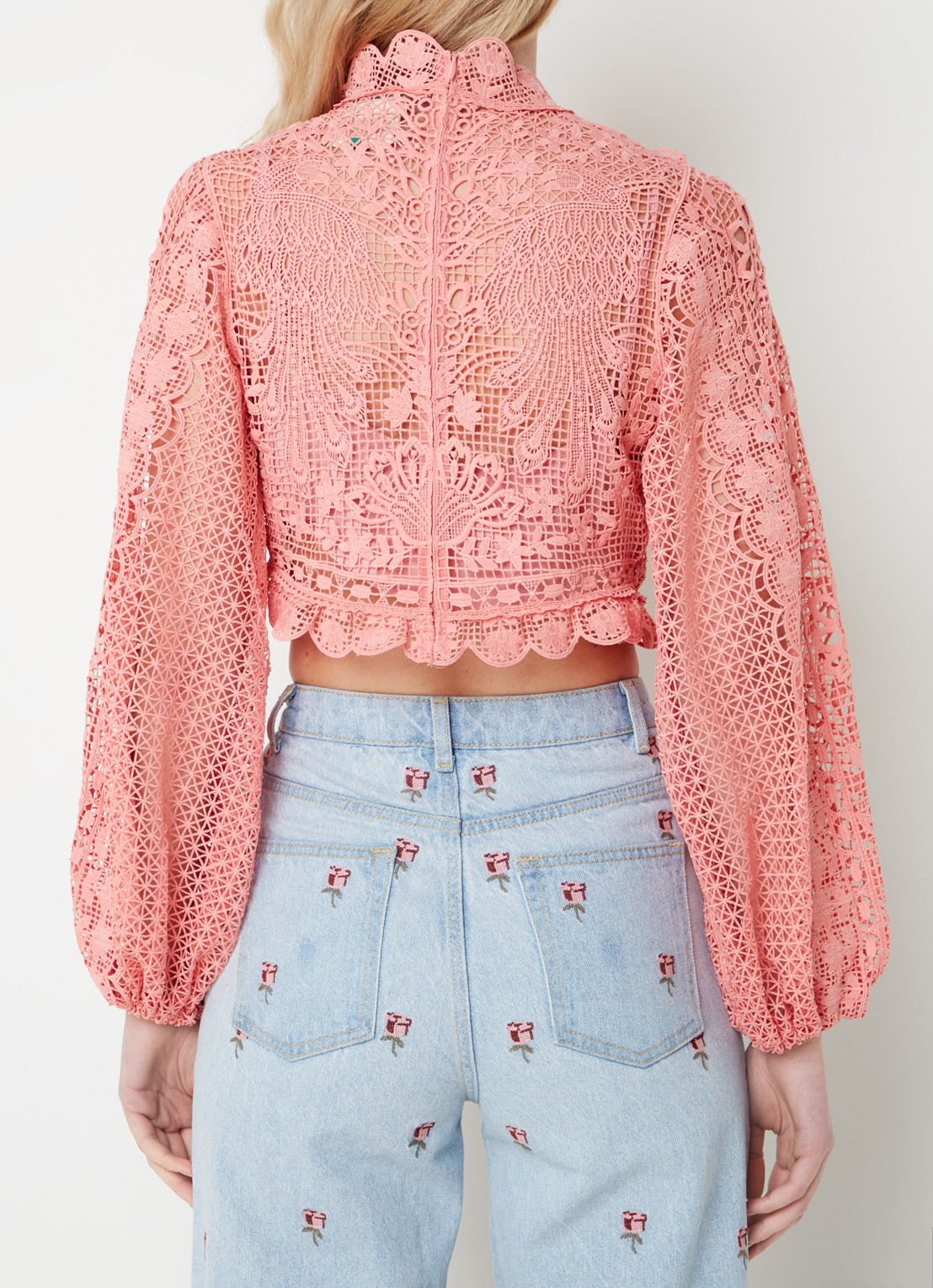Farm Rio Guipure crop top van broderie met ballonmouw - achterkant zalmroze