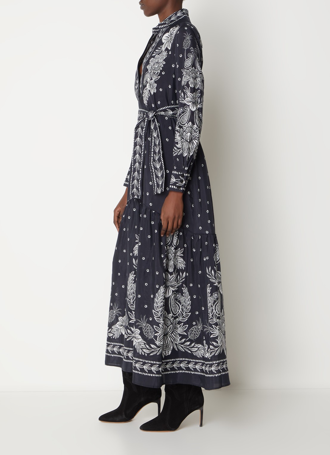 Farm Rio Maxi blousejurk met paisley dessin en strikceintuur - voorkant 5 zwart