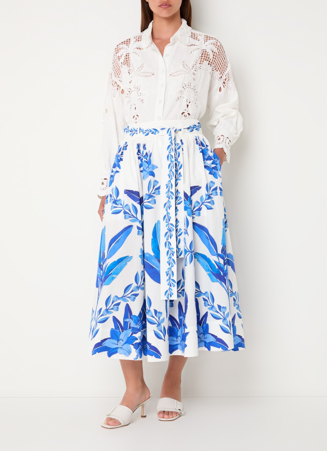 Farm Rio Midi rok met bloemenprint en steekzakken - voorkant 3 blauw