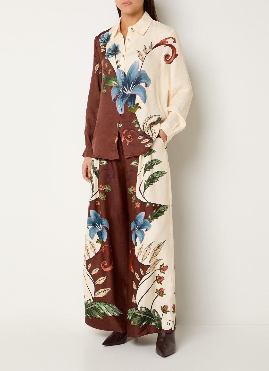 Farm Rio Milena high waist wide fit broek met print - voorkant 3 hazelnootbruin