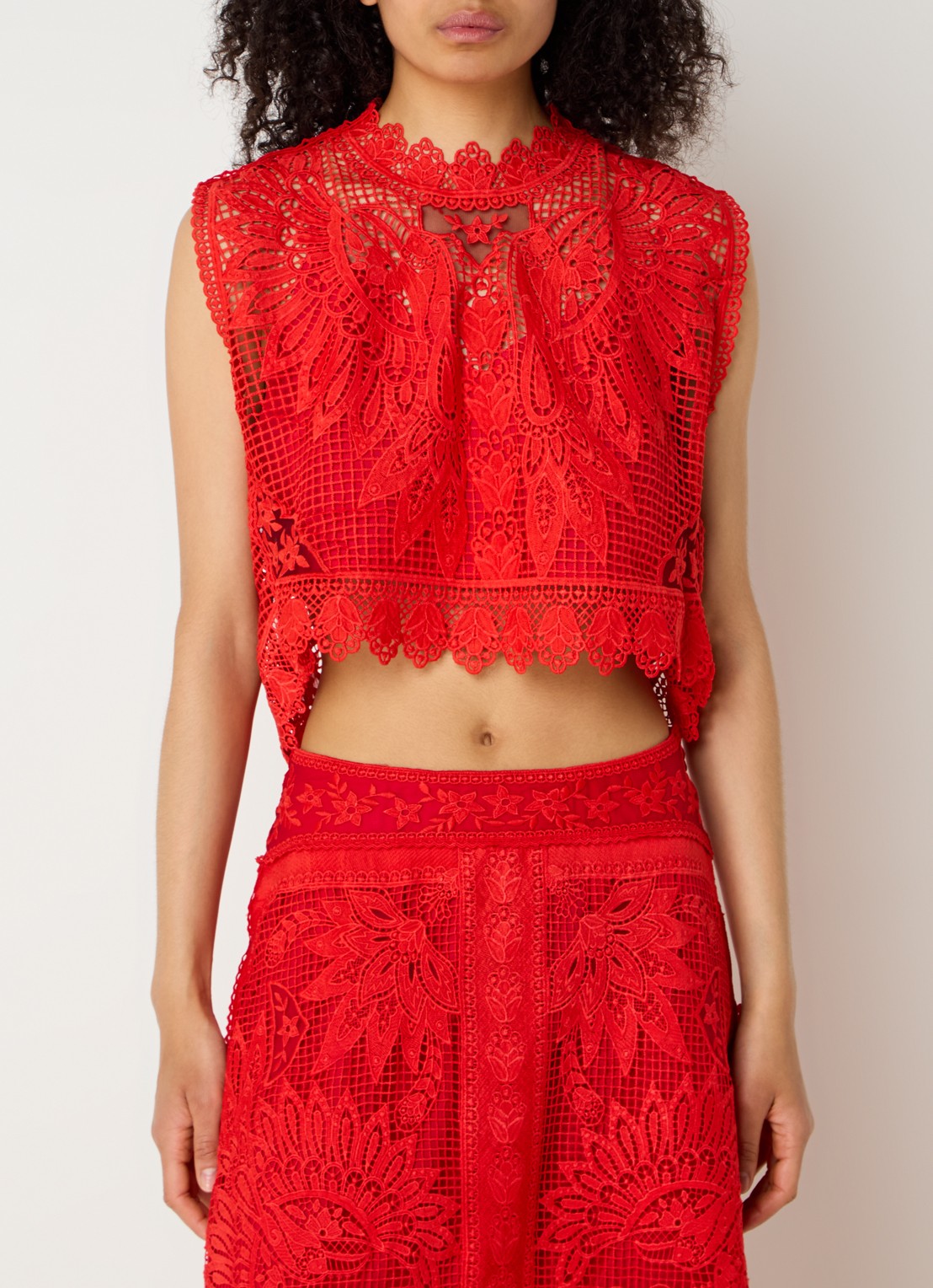 Farm Rio Red Toucan crop top met opengewerkt dessin - detail rood