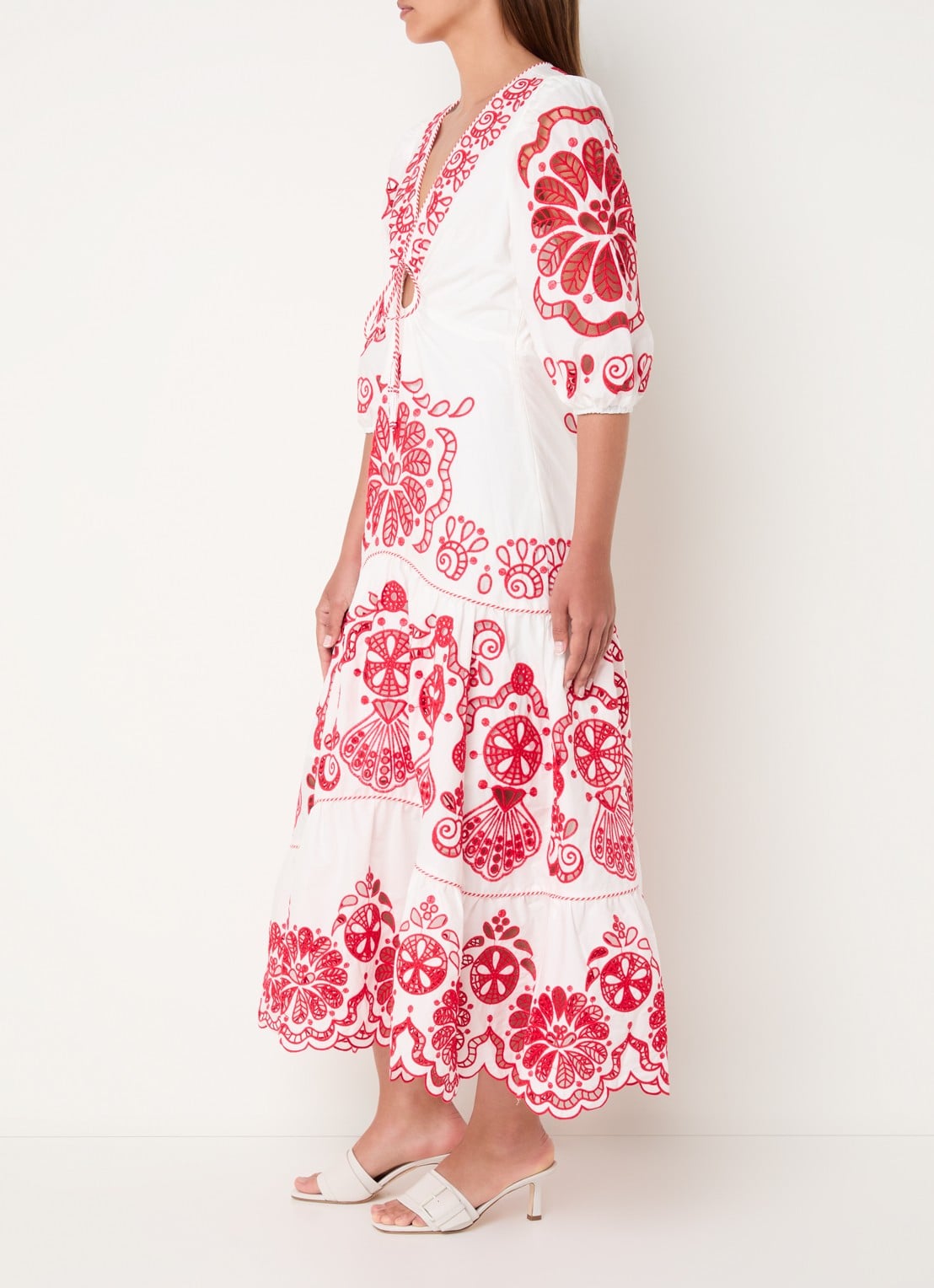 Farm Rio Richelieu midi jurk met broderie en V-hals - voorkant 4 rood