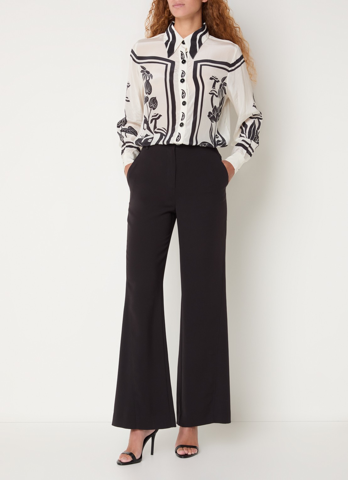 Farm Rio Surreal Garden blouse van satijn met print - voorkant 3 gebroken wit