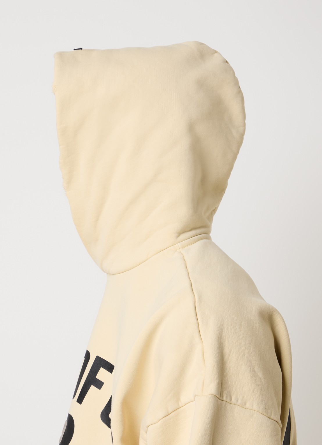 Fear of God 09 hoodie met front- en backprint - detail 5 lichtgeel