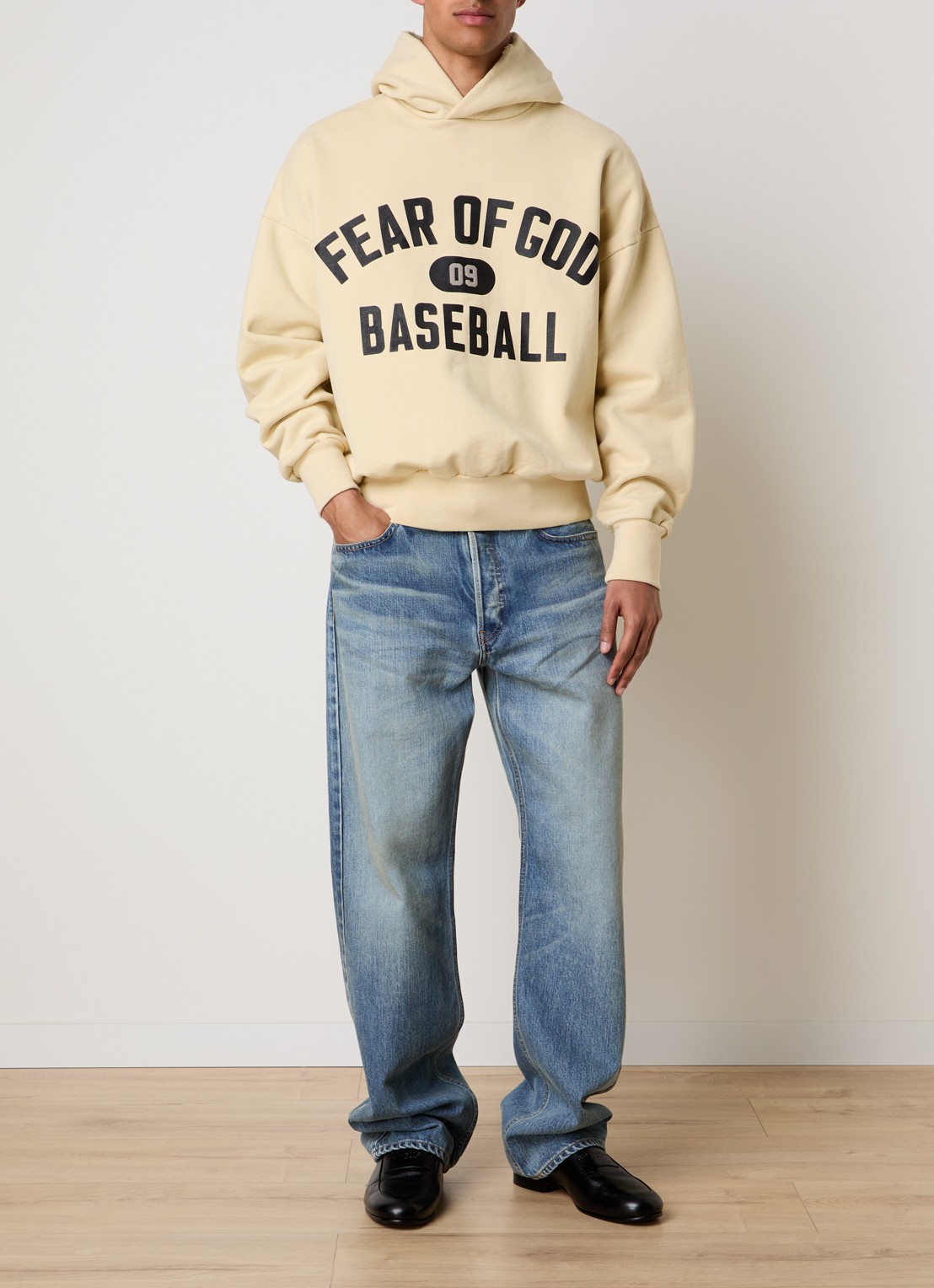 Fear of God 09 hoodie met front- en backprint - voorkant 3 lichtgeel